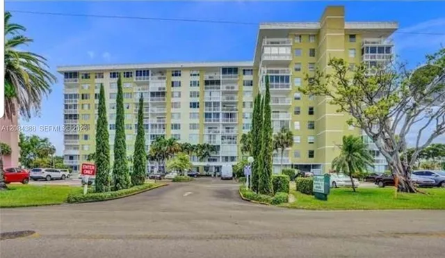 2-bedroom home at 4400 Hillcrest Drive #300-B, Hollywood
