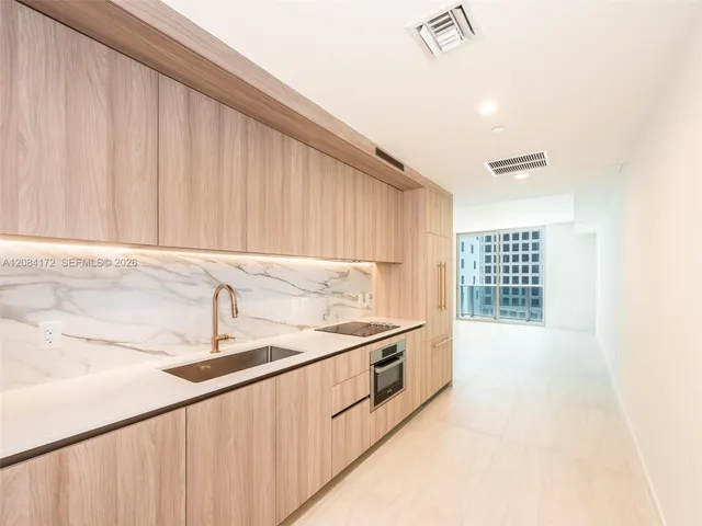 1-bedroom rental at 77 SE 5th Street #1714, Miami