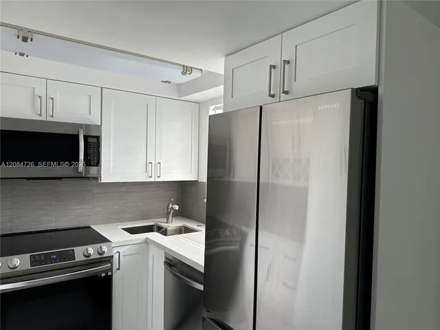 1-bedroom rental at 1333 E Hallandale Beach Boulevard #423, Hallandale Beach