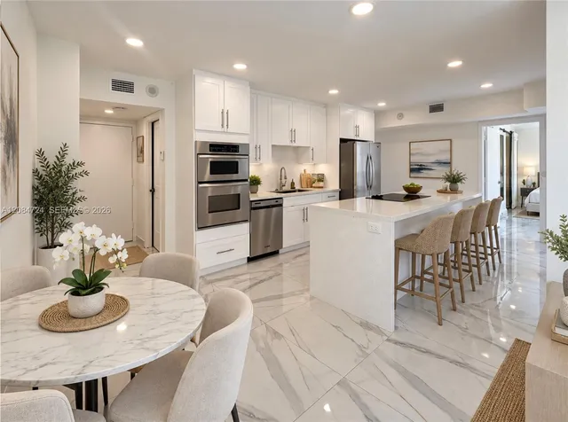2-bedroom rental at 11111 Biscayne Boulevard #6E, Miami