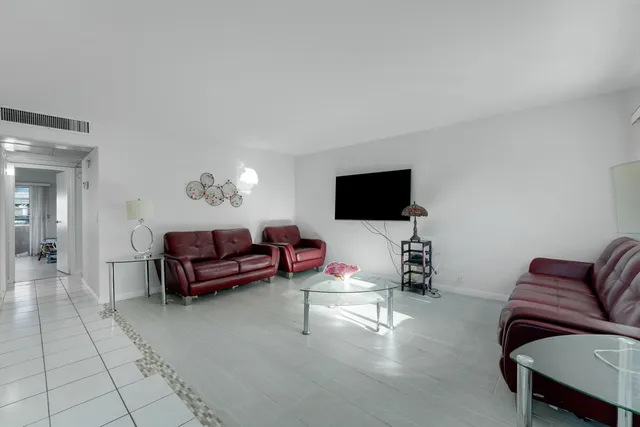 2-bedroom home at 173 Valencia H, Delray Beach