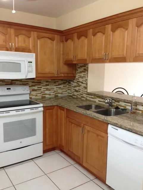 1-bedroom rental at 4100 N 58TH Avenue #303, Hollywood