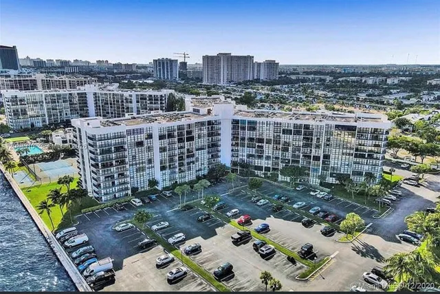 3-bedroom home at 800 Parkview Drive #709, Hallandale Beach