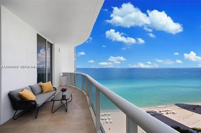 3-bedroom rental at 15901 Collins Avenue #1502, Sunny Isles Beach