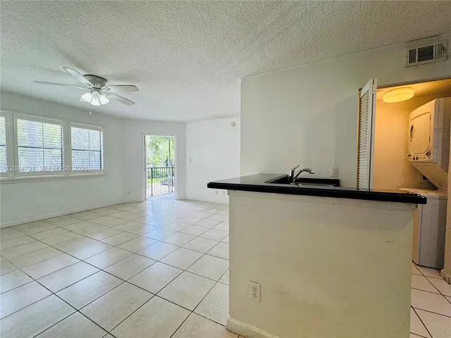 1-bedroom rental at 630 S Park Road #29-3, Hollywood
