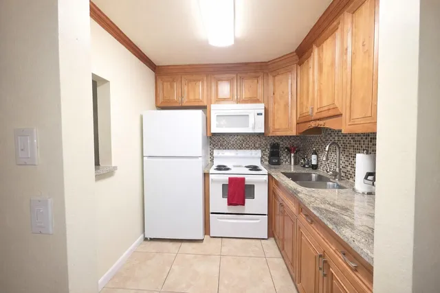 1-bedroom home at 204 Kent L #L, West Palm Beach