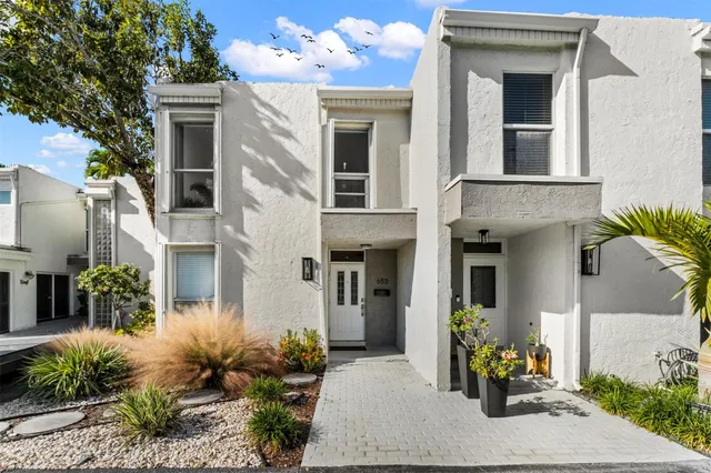 2-bedroom home at 653 Cypress Lane #21b, Wilton Manors