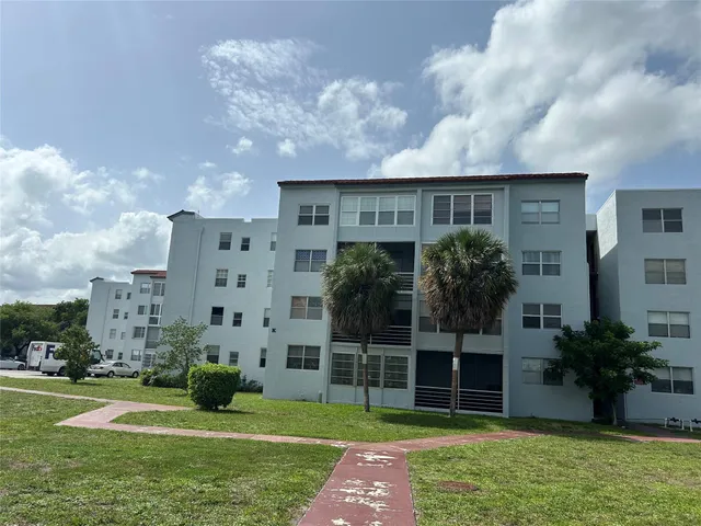 1-bedroom home at 2860 Somerset Drive #311k, Lauderdale Lakes
