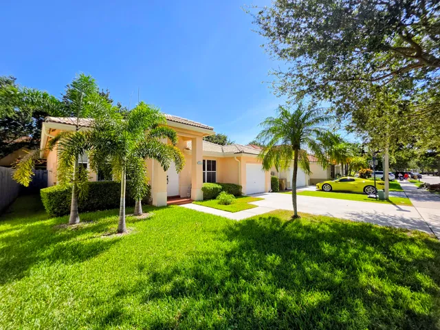 3-bedroom home at 14013 N Cypress Cove Circle, Davie