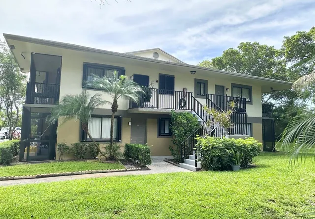 2-bedroom home at 588 Trace Circle #211, Deerfield Beach