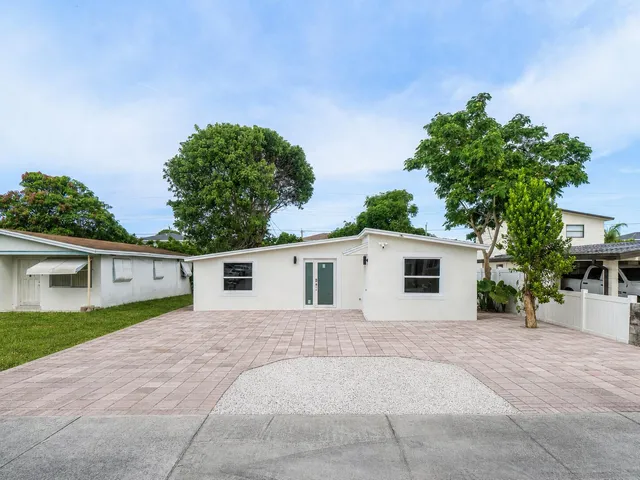 4-bedroom home at 325 SW 8TH Avenue, Delray Beach