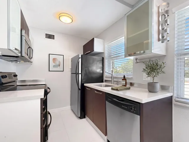 2-bedroom rental at 416 NE 15th Avenue #12, Fort Lauderdale