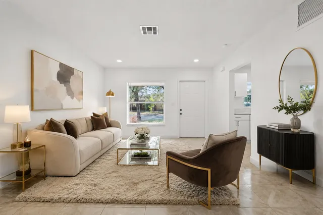 2-bedroom rental at 583 NW 17th Place, Fort Lauderdale