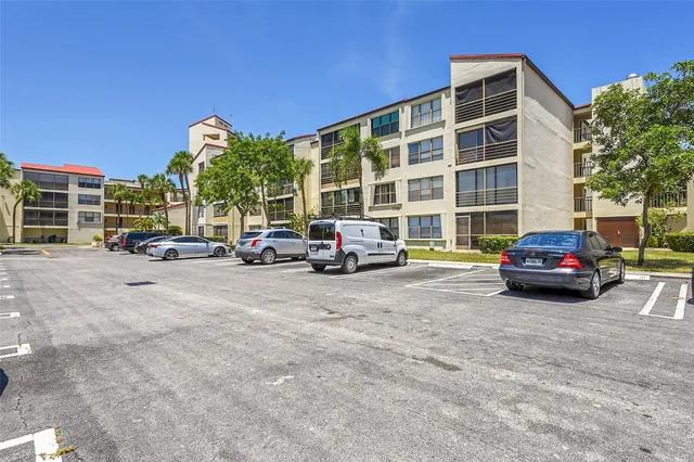 1-bedroom rental at 2304 S CYPRESS BEND Drive #512, Pompano Beach