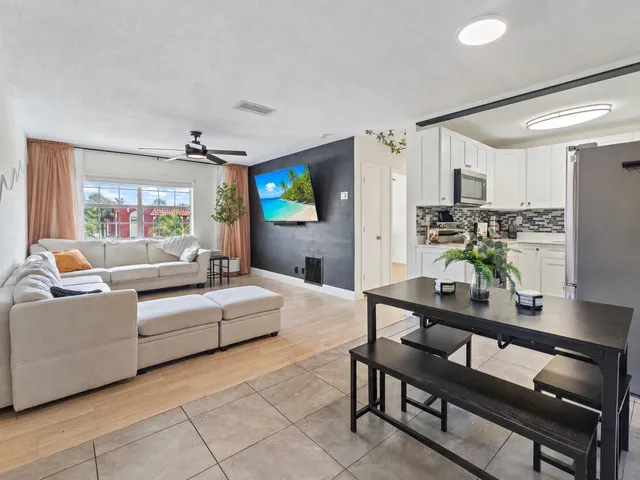 2-bedroom rental at 299 SW 7TH Street #2060, Boca Raton