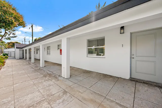 1-bedroom rental at 3808 Broadway #3, West Palm Beach