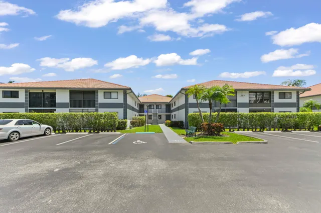 2-bedroom rental at 15234 Lakes Of Delray Boulevard #276, Delray Beach