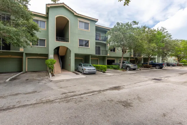 2-bedroom rental at 350 Crestwood Circle #203, Royal Palm Beach