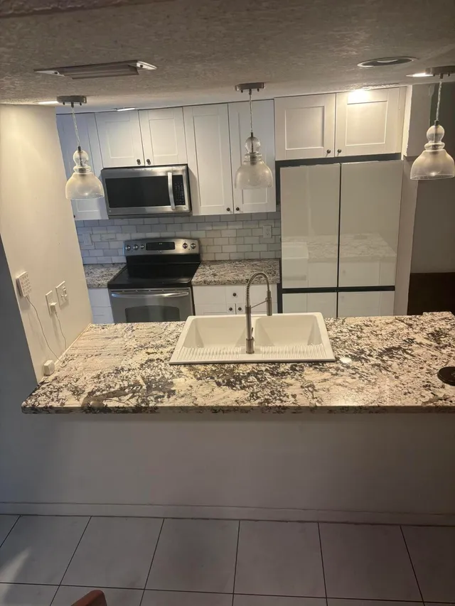 3-bedroom rental at 8240 NW 9TH Street #3, Plantation