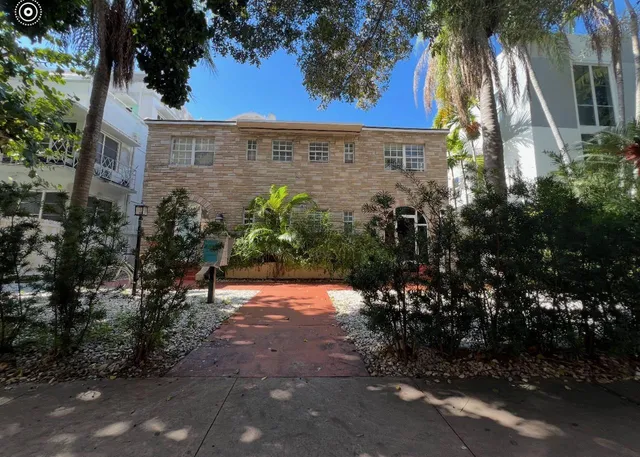 Commercial at 828 Pennsylvania Avenue, Miami Beach