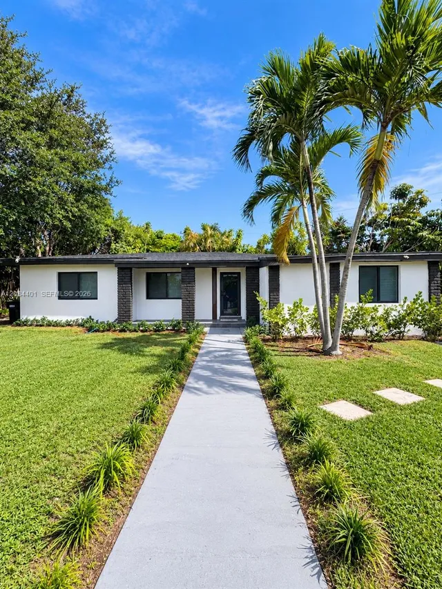 5-bedroom home at 930 NE 163rd Street, North Miami Beach