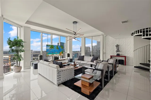 3-bedroom home at 244 Biscayne Boulevard #PH4908, Miami