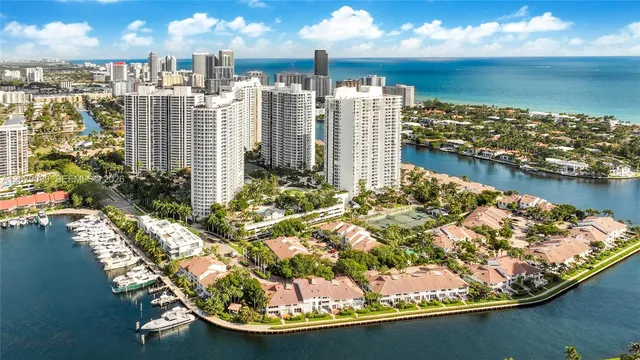 3-bedroom home at 21150 Point Place #3004, Aventura