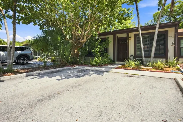 2-bedroom home at 2221 Buttonwood Avenue, Pembroke Pines