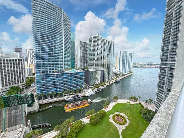 1-bedroom home at 485 Brickell Avenue #2303, Miami
