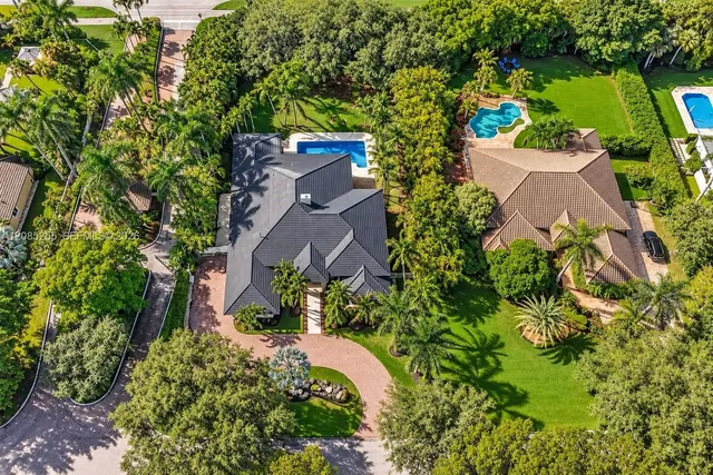 5-bedroom home at 11980 Piccadilly Place, Davie