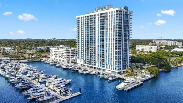2-bedroom home at 17301 Biscayne Boulevard #1105, North Miami Beach