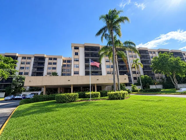 2-bedroom home at 900 NE 195th Street #703, Miami
