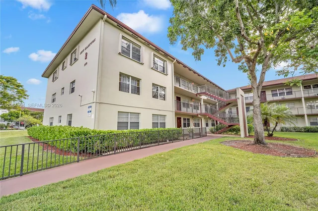 2-bedroom rental at 150 SW 134th Way #304R, Pembroke Pines