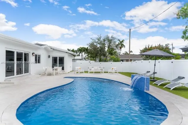 6-bedroom rental at 1950 NE 208th Terrace, Miami