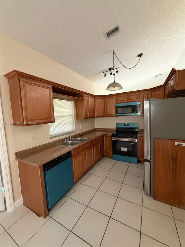 4-bedroom rental at 10857 NW 32nd Place #0, Sunrise