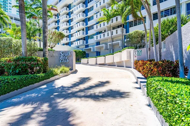 1-bedroom rental at 800 West Avenue #401, Miami Beach