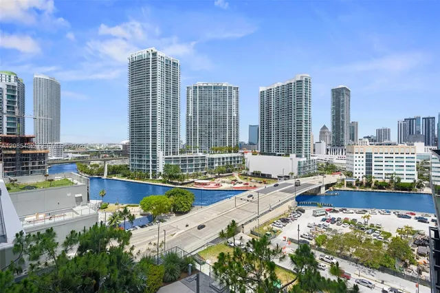 2-bedroom rental at 68 SE 6th Street #910, Miami