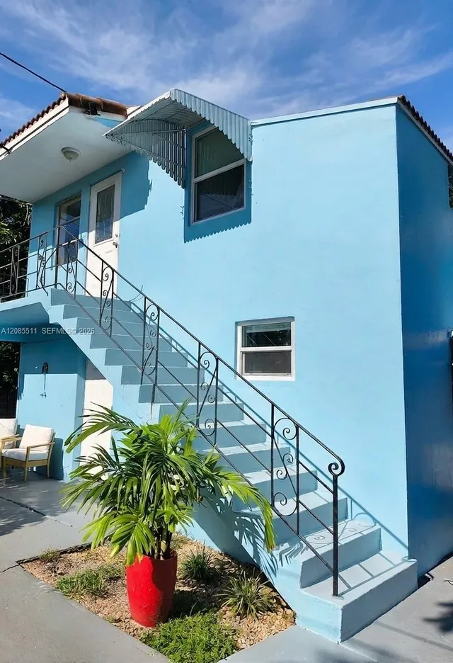 2-bedroom rental at 2463 Dewey Street #2, Hollywood