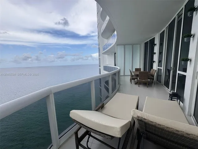 2-bedroom rental at 15901 Collins Avenue #3403, Sunny Isles Beach