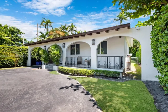 3-bedroom rental at 817 Tangier Street, Coral Gables