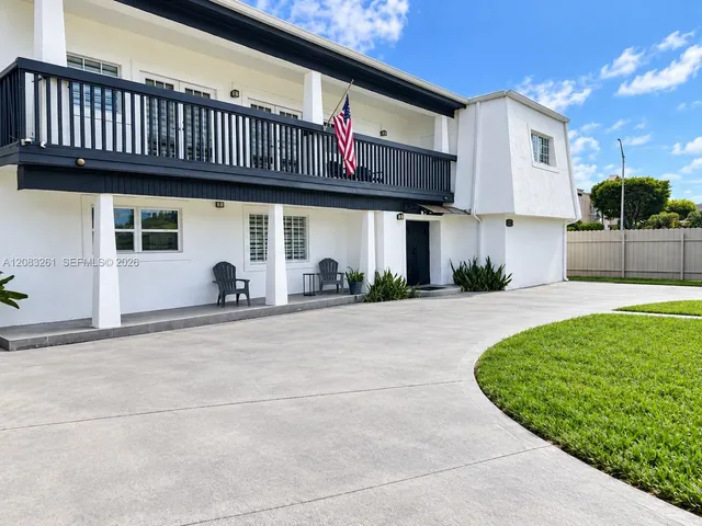 6-bedroom rental at 4120 NW 166th Street, Miami Gardens