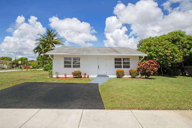 2-bedroom home at 7609 NW 70 Avenue, Tamarac