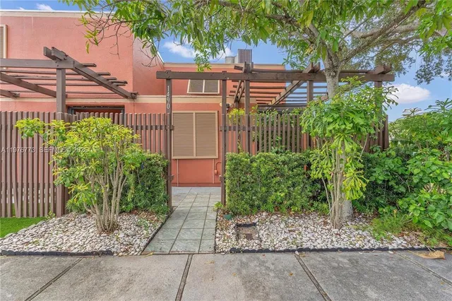 2-bedroom home at 1490 Laguna Lane, Pembroke Pines