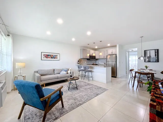 1-bedroom home at 410 Chatham T, West Palm Beach