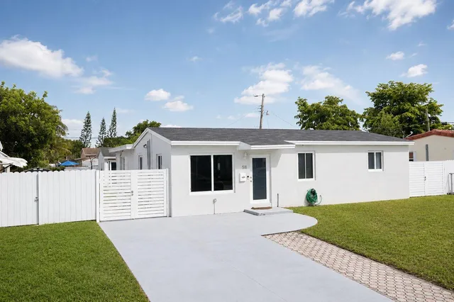 3-bedroom home at 511 N 69th Way, Hollywood