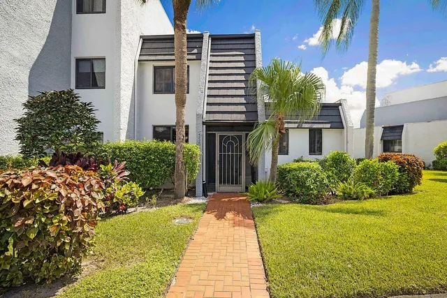 3-bedroom home at 4238 Deste Court, Greenacres