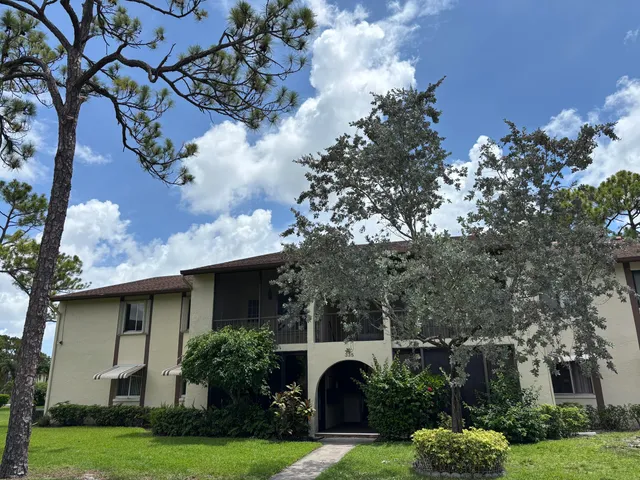 2-bedroom rental at 335 Knotty Pine Circle #D2, Greenacres