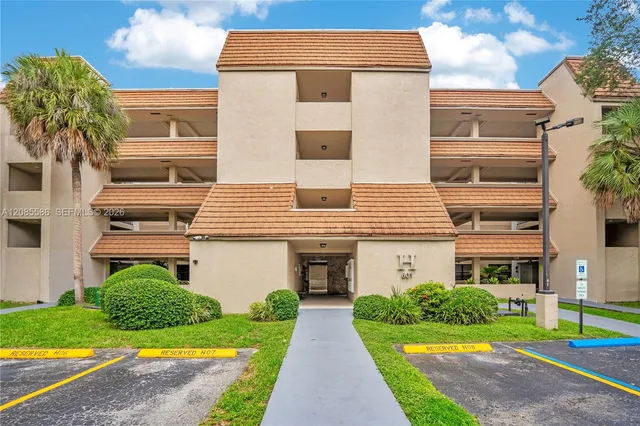 3-bedroom home at 601 Ives Dairy Road #105-8, Miami