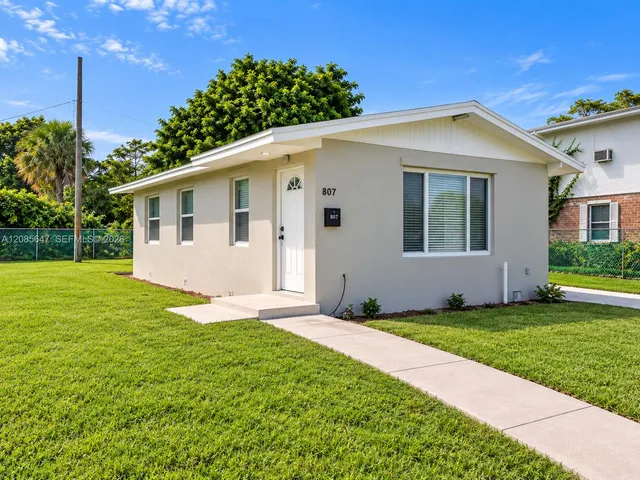 3-bedroom rental at 807 Handy Avenue #0, West Palm Beach
