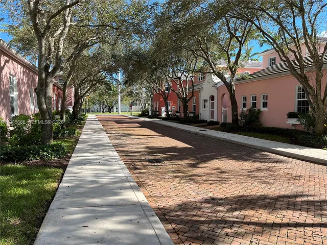 3-bedroom rental at 570 Loretto Avenue #10, Coral Gables